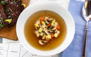 Суп из сушеных грибов с домашней лапшой Суп из сухих грибов рецепт с лапшой
